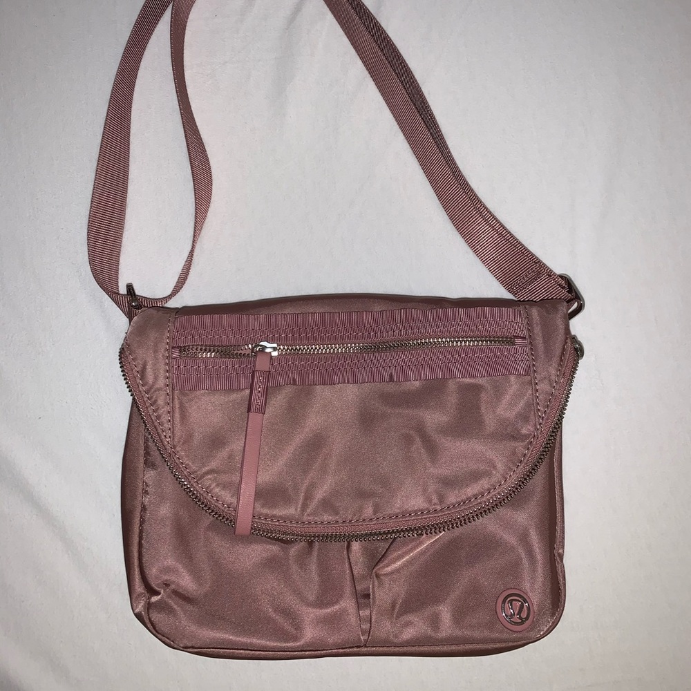 lululemon athletica Crossbody Bag in Mauve